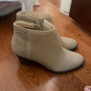 Vionic heeled booties